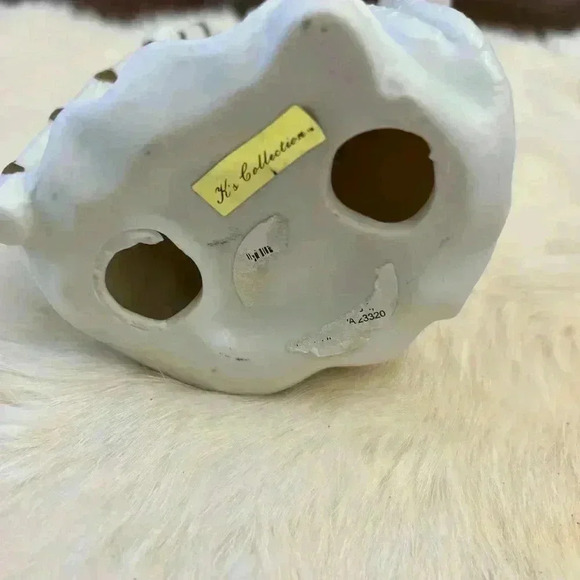 Porcelain Santa with Gold Accents - Picture 5 of 5